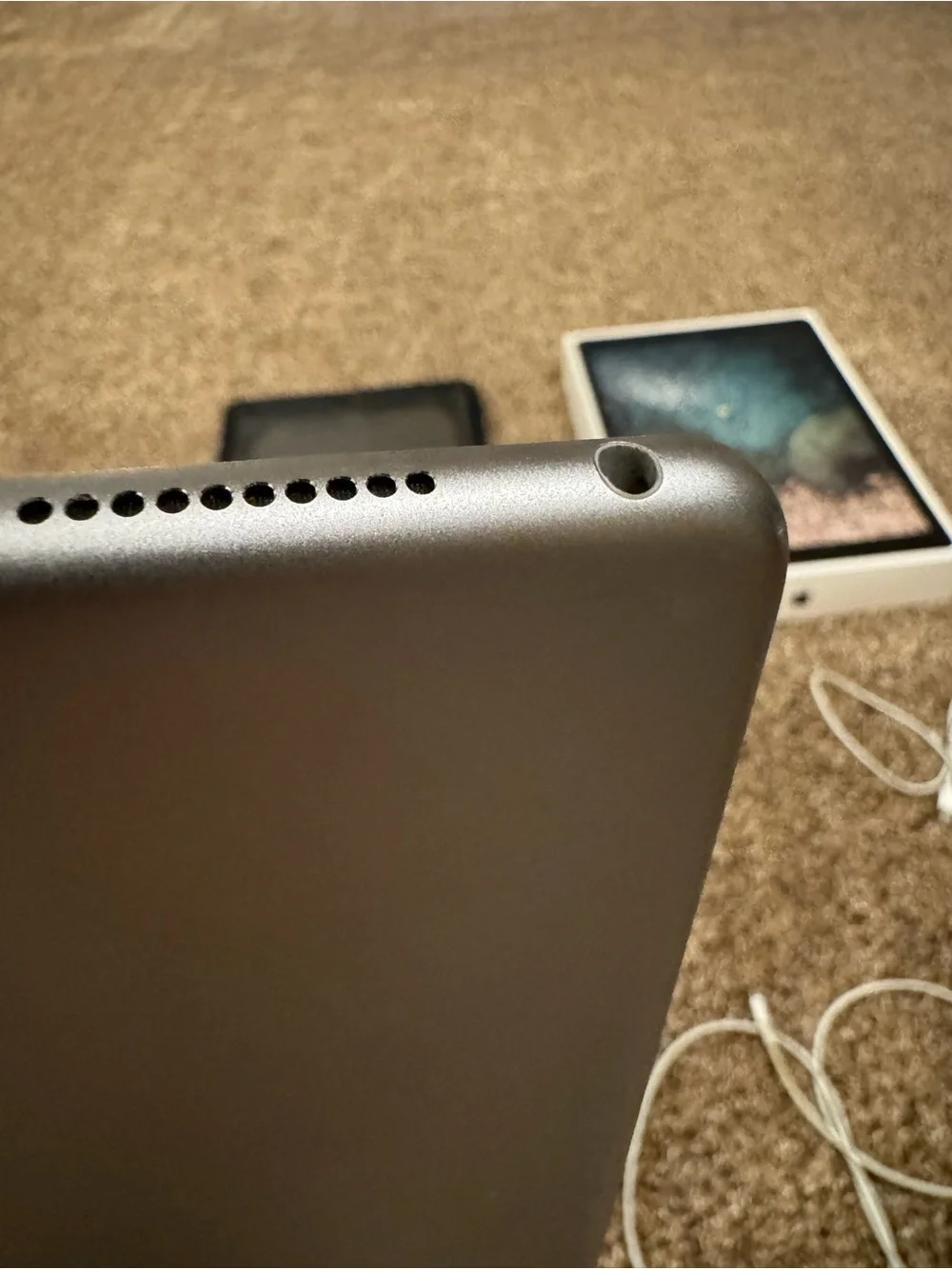 ⭐️ Apple A1670 iPad Pro 64g 12.9” W/ Original Box & Otter Box Case ⭐️